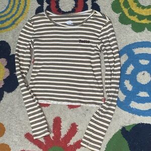 yell white and black long sleeve.
